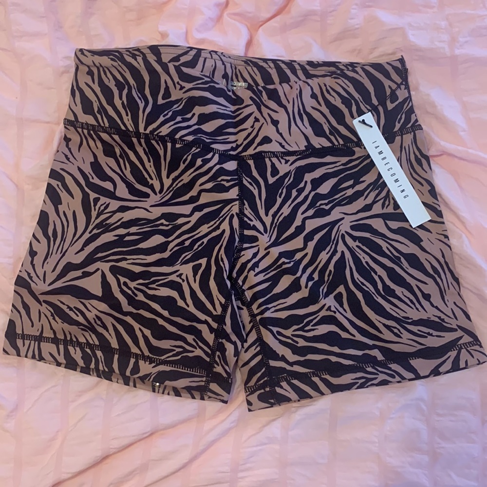 IAB MFG 5 inch no ride shorts, size M(8)